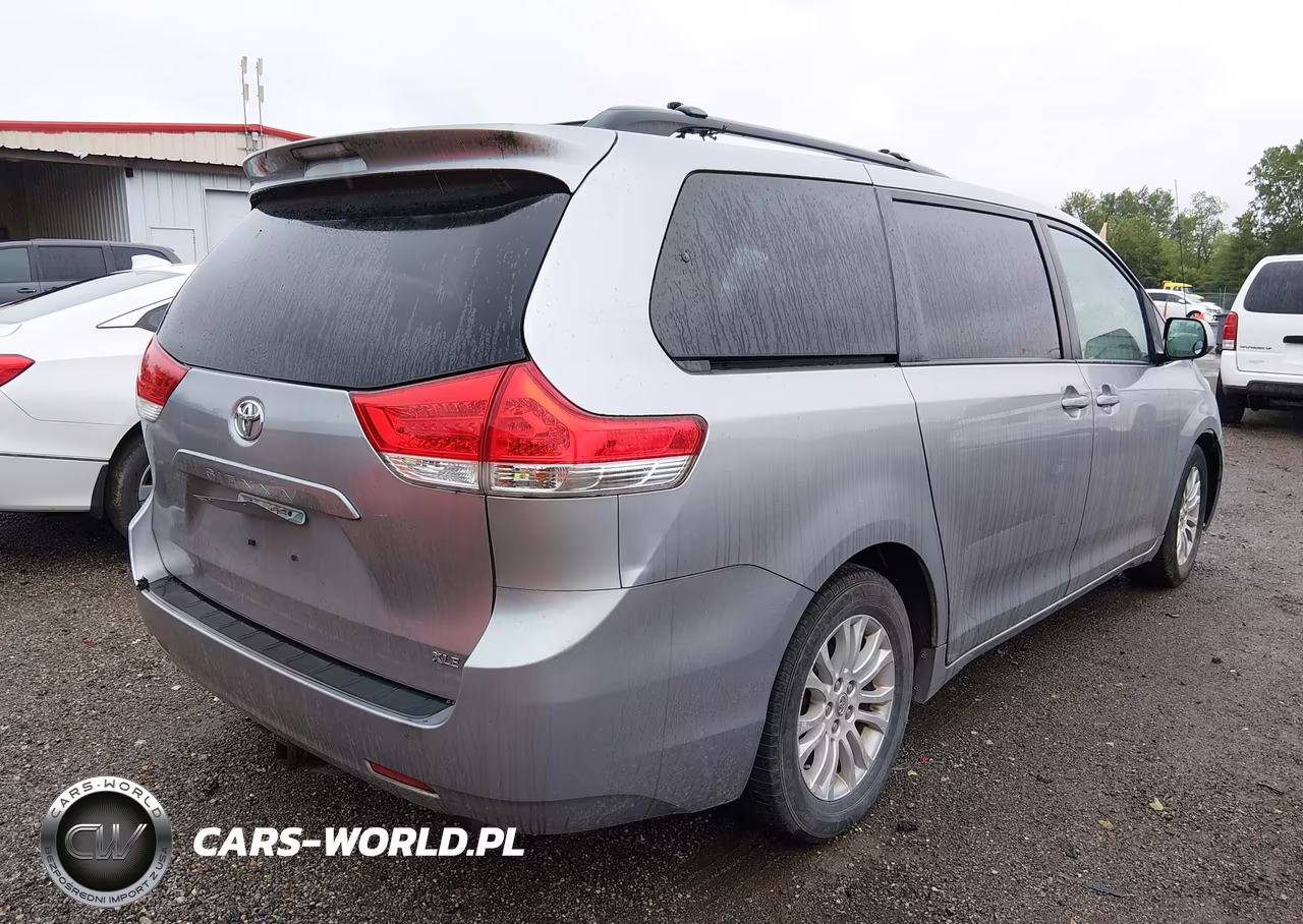 2012 Toyota Sienna Xle V6 8 Passenger VIN:5TDYK3DC4CS262480 - 4