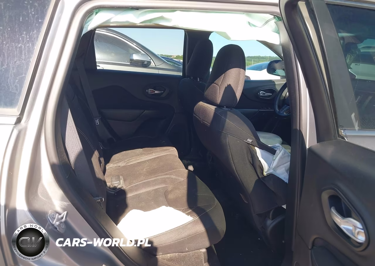 2016 Jeep Cherokee Latitude VIN:1C4PJLCB6GW125781 - 8