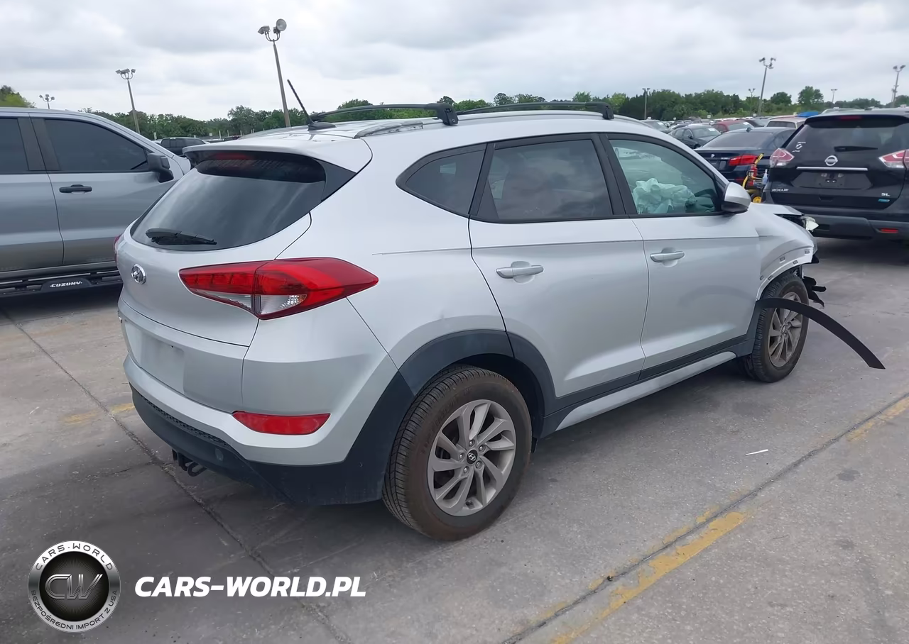 2017 Hyundai Tucson Se VIN:KM8J33A49HU413646 - 4