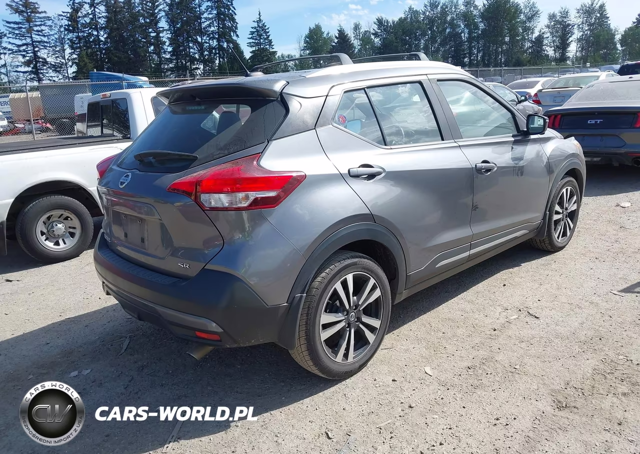 2018 Nissan Kicks Sr VIN:3N1CP5CU9JL535596 - 4