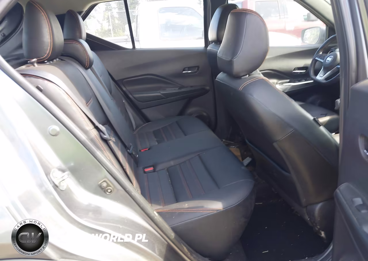 2018 Nissan Kicks Sr VIN:3N1CP5CU9JL535596 - 8