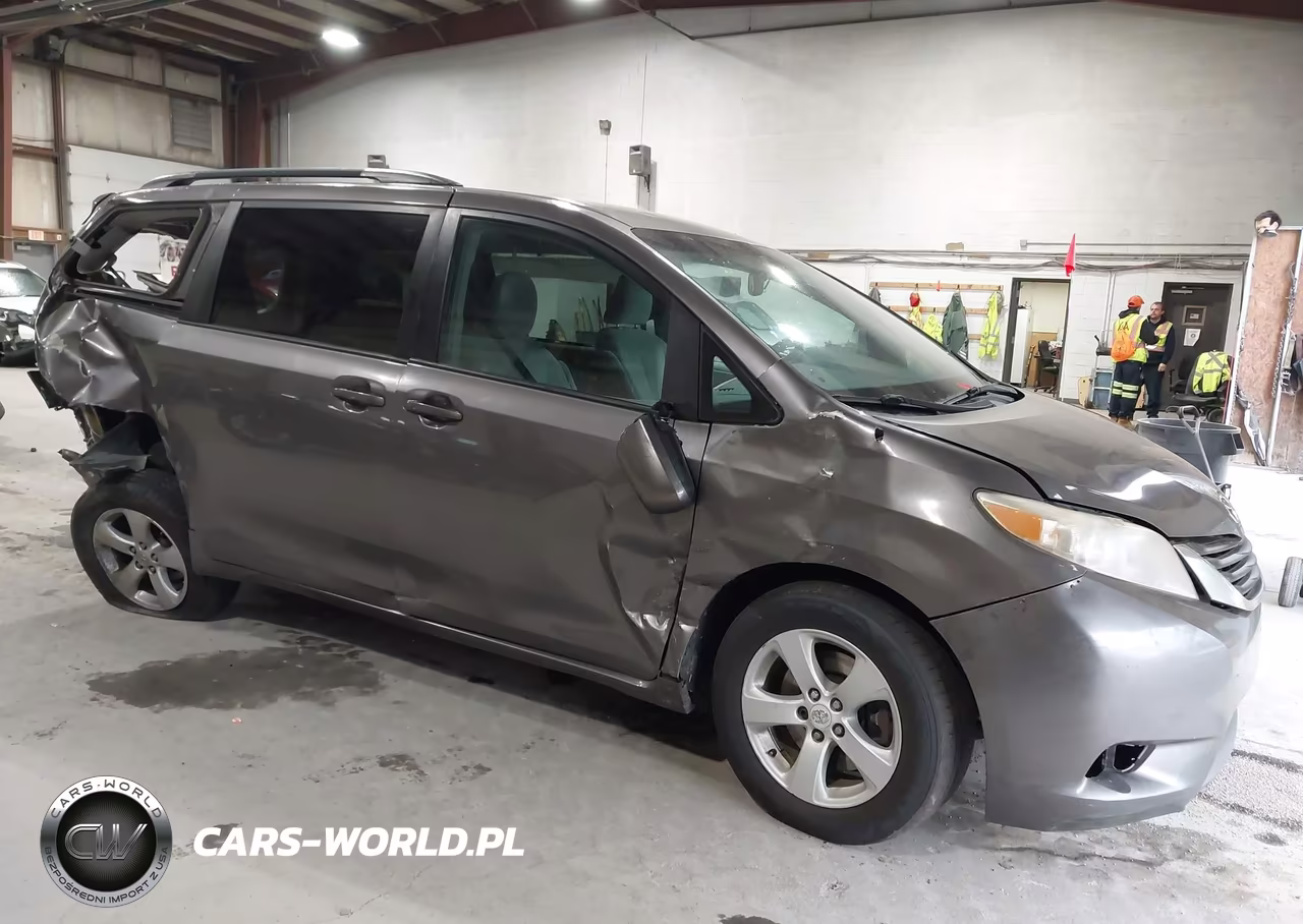 2013 Toyota Sienna Le V6 8 Passenger – zdjęcie 1 z 16