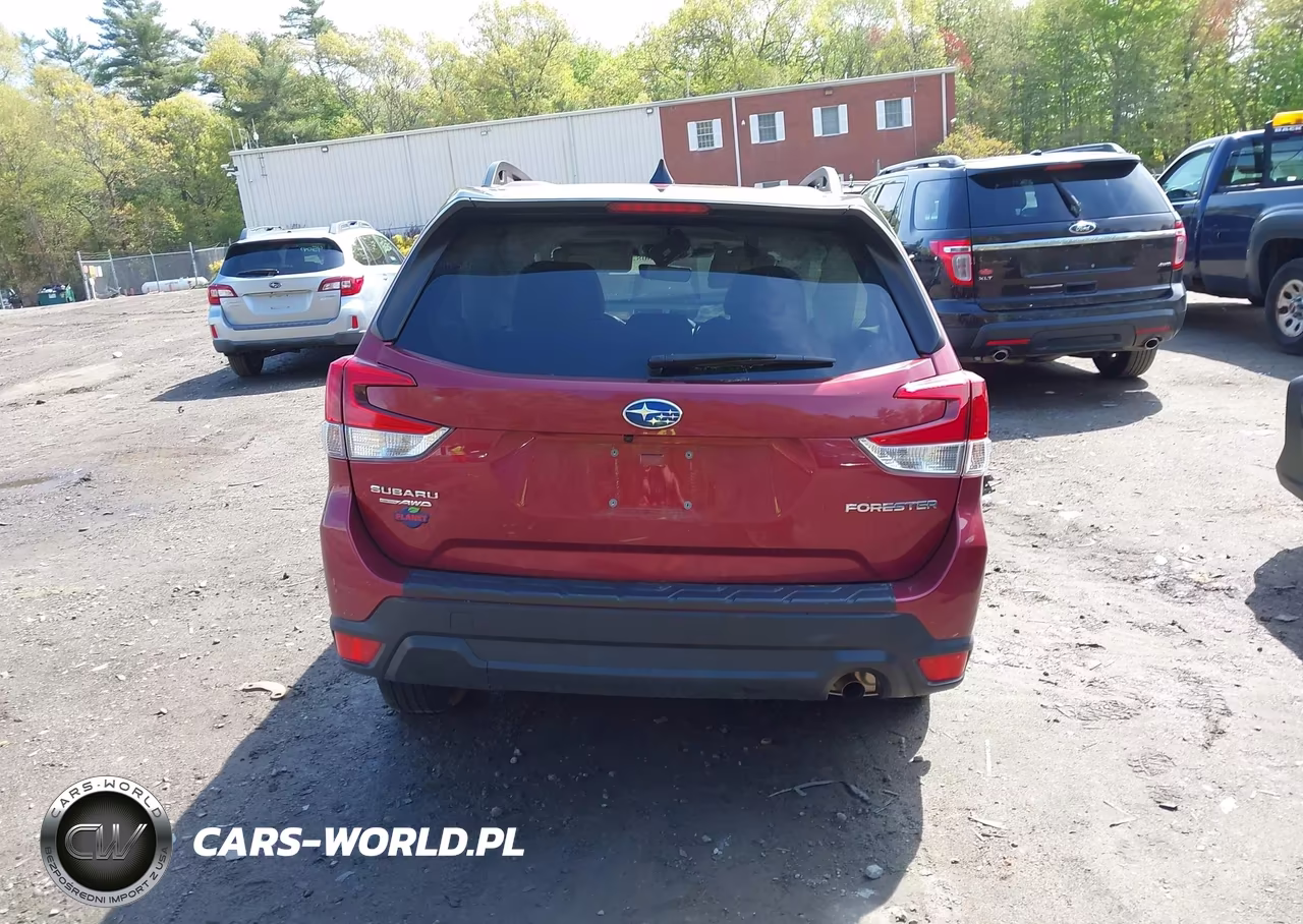2024 Subaru Forester Premium VIN:JF2SKADC0RH495782 - 16