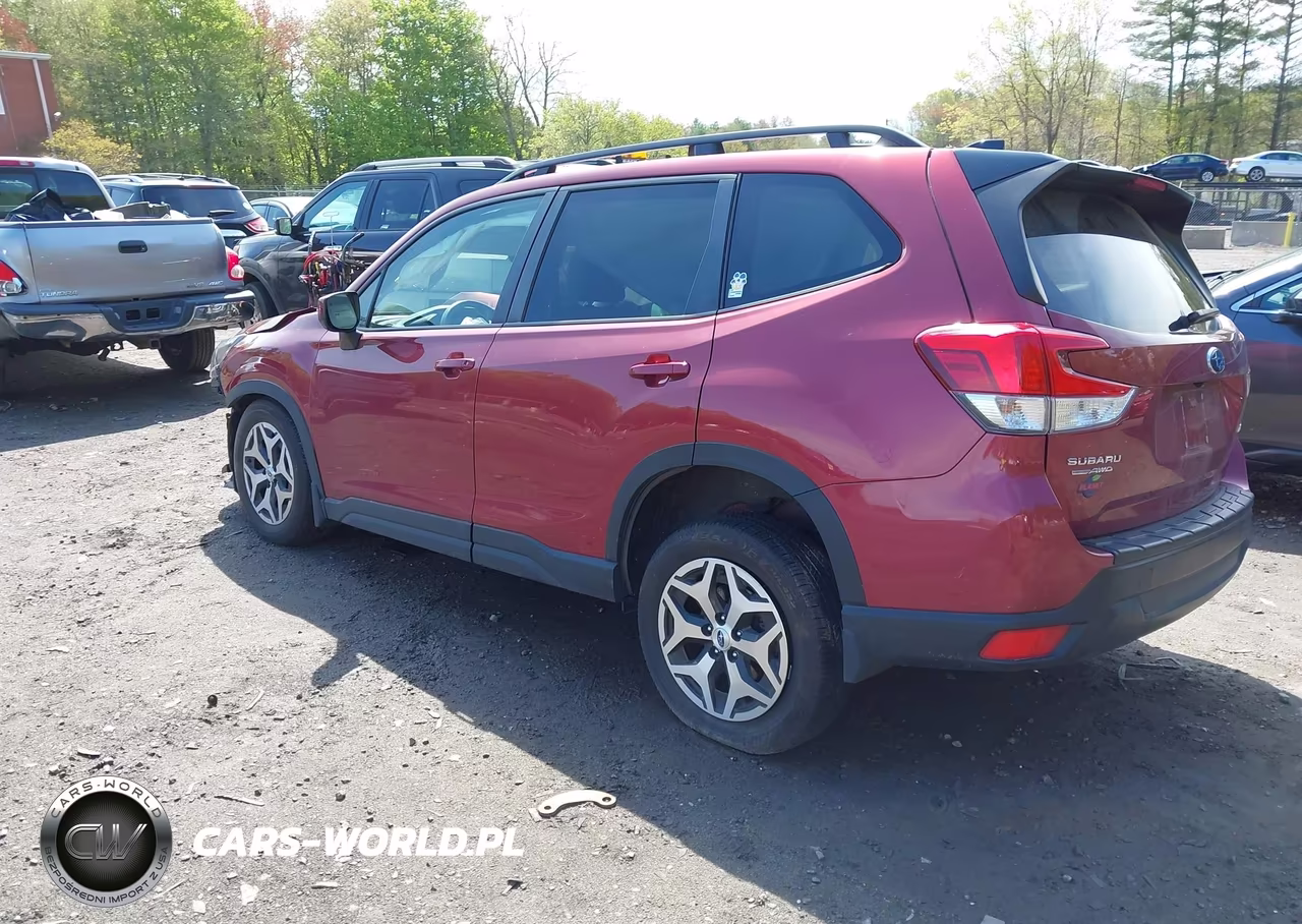2024 Subaru Forester Premium VIN:JF2SKADC0RH495782 - 3