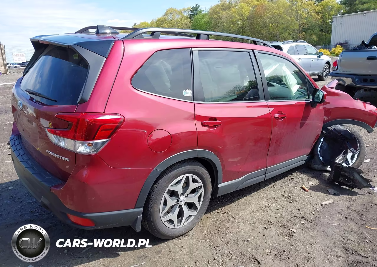 2024 Subaru Forester Premium VIN:JF2SKADC0RH495782 - 4