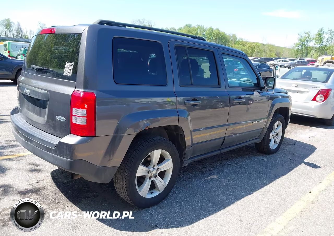 2016 Jeep Patriot Latitude VIN:1C4NJRFB0GD632547 - 4