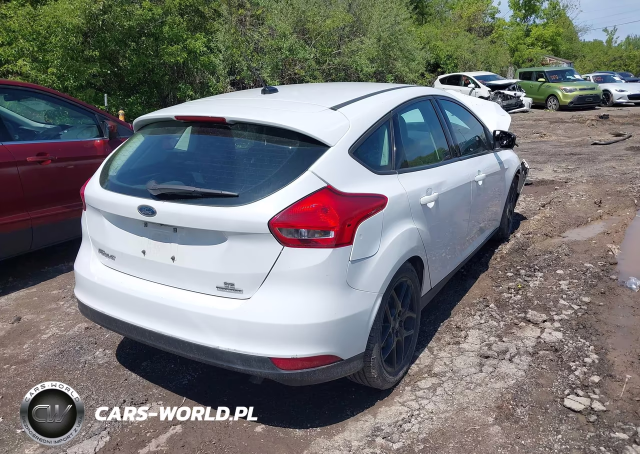 2016 Ford Focus Se VIN:1FADP3K24GL397028 - 4