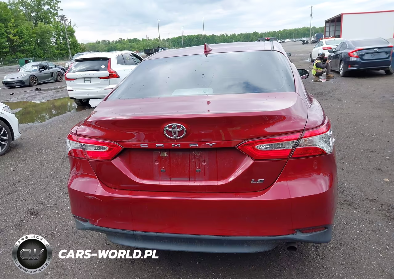 2019 Toyota Camry Le VIN:4T1B11HK8KU762291 - 17