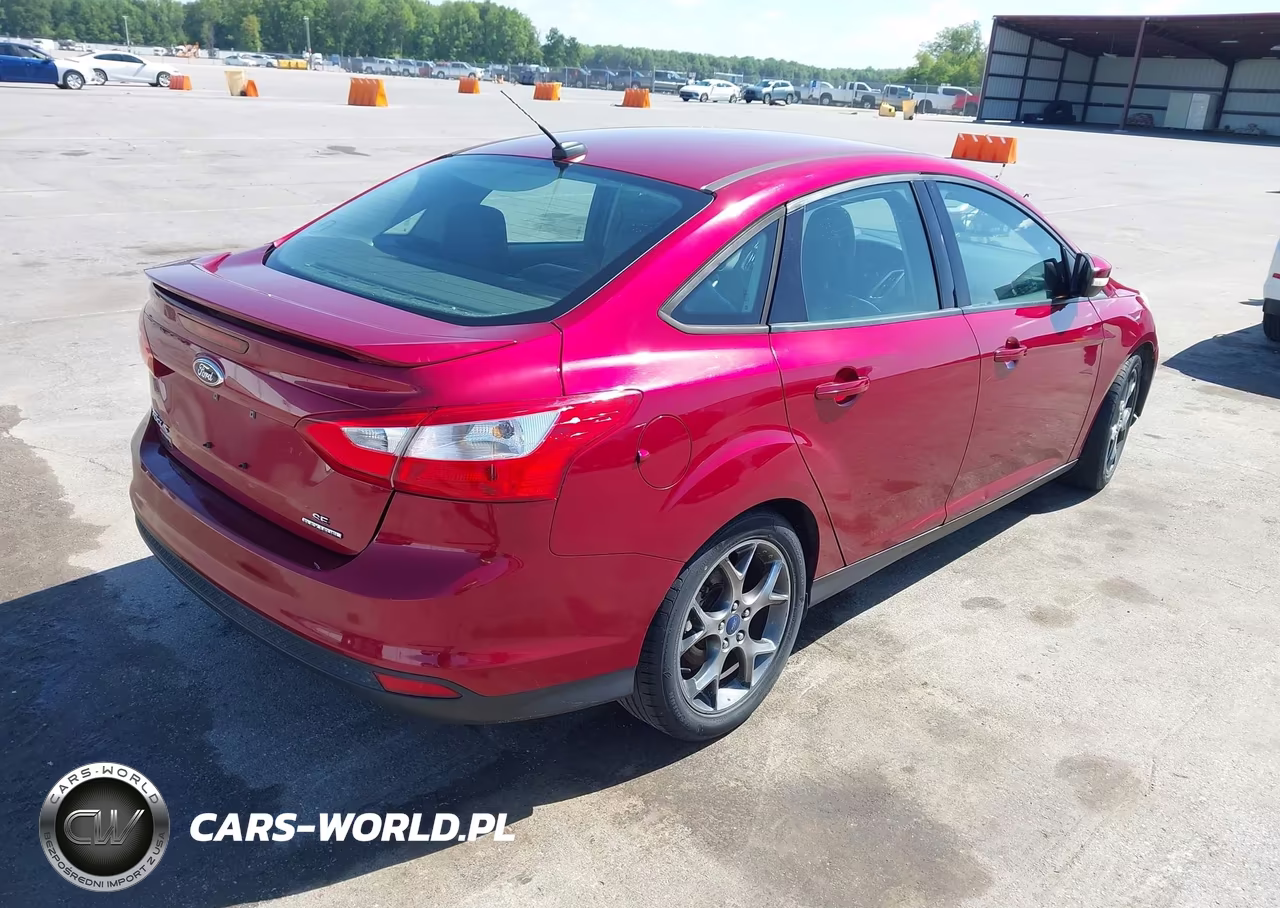2014 Ford Focus Se VIN:1FADP3F28EL217783 - 4
