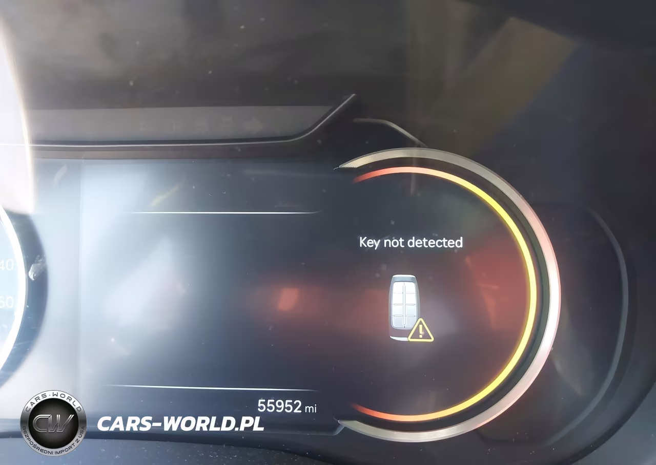 2022 Genesis G70 2.0T Awd VIN:KMTG34TA8NU086628 - 15