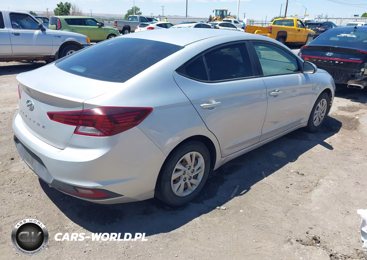 2019 Hyundai Elantra Se VIN:5NPD74LF4KH476861 - 4