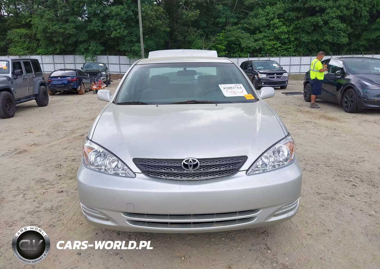 2002 Toyota Camry Le VIN:JTDBE32K120111556 - 12