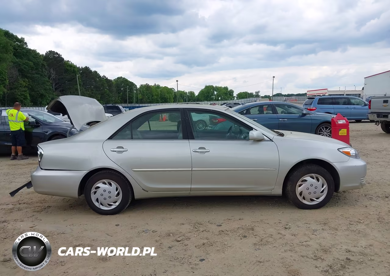 2002 Toyota Camry Le VIN:JTDBE32K120111556 - 13