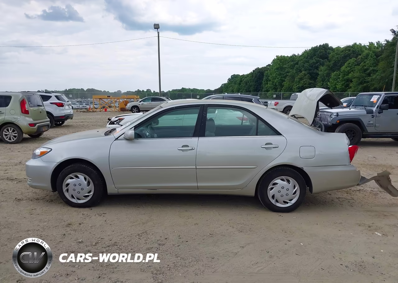 2002 Toyota Camry Le VIN:JTDBE32K120111556 - 14