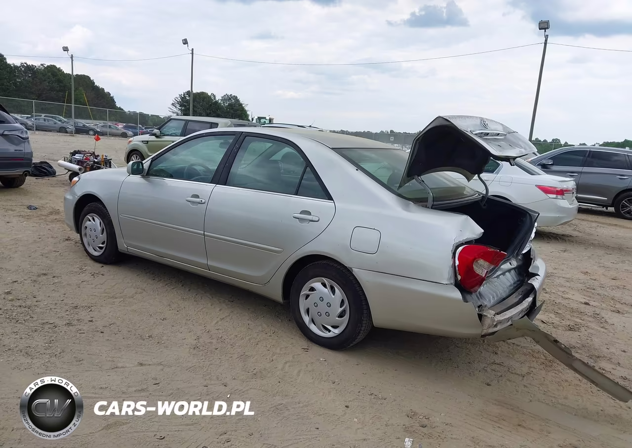 2002 Toyota Camry Le VIN:JTDBE32K120111556 - 3
