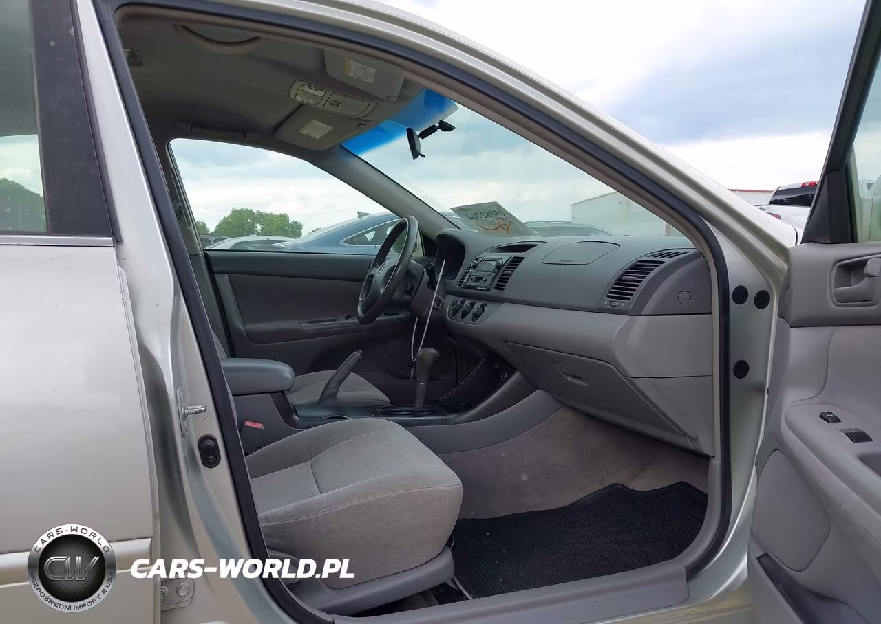 2002 Toyota Camry Le VIN:JTDBE32K120111556 - 5
