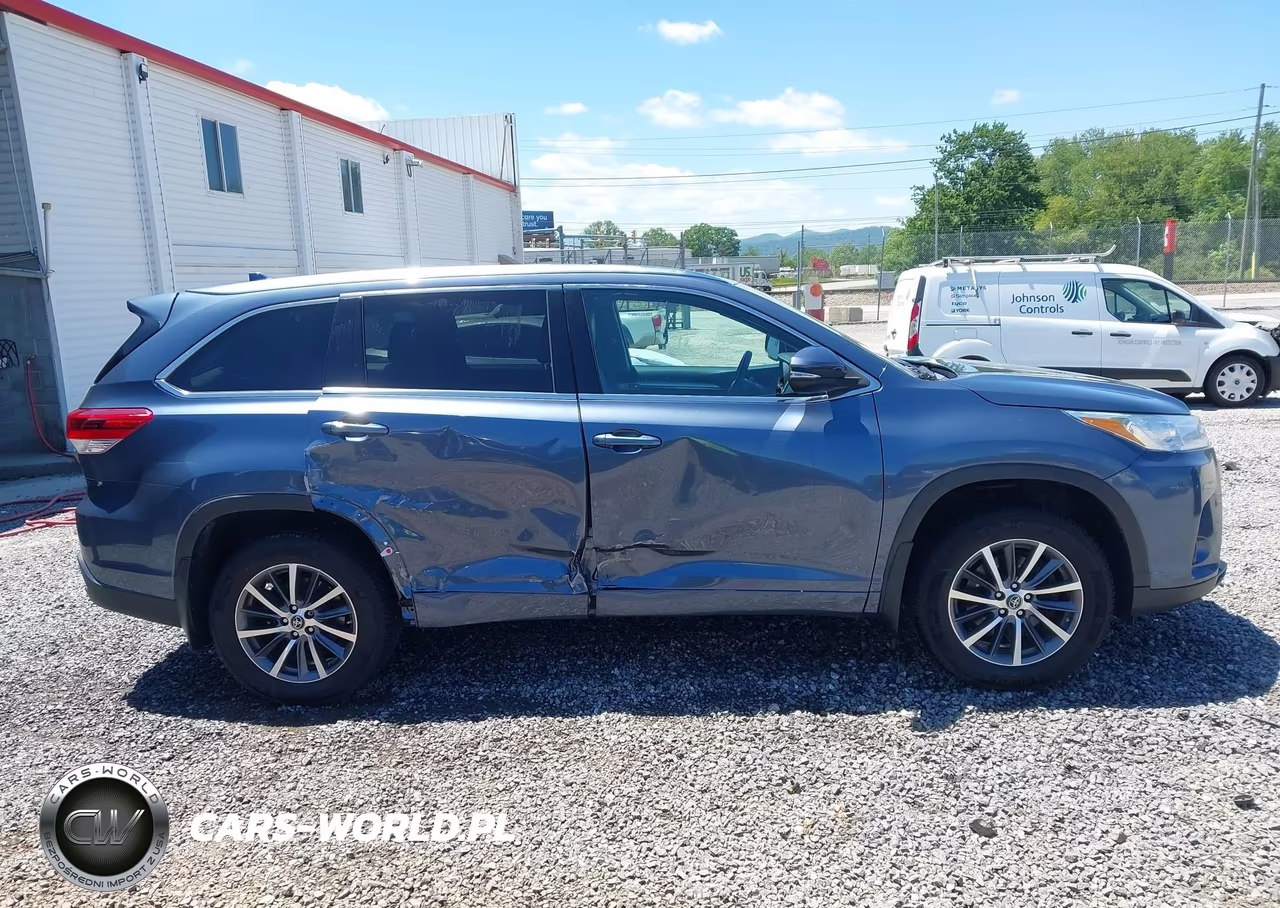 2018 Toyota Highlander Xle VIN:5TDJZRFH3JS847136 - 13