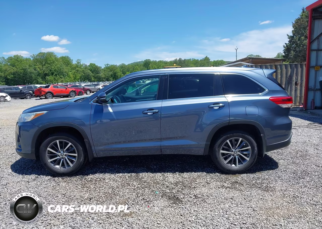 2018 Toyota Highlander Xle VIN:5TDJZRFH3JS847136 - 14
