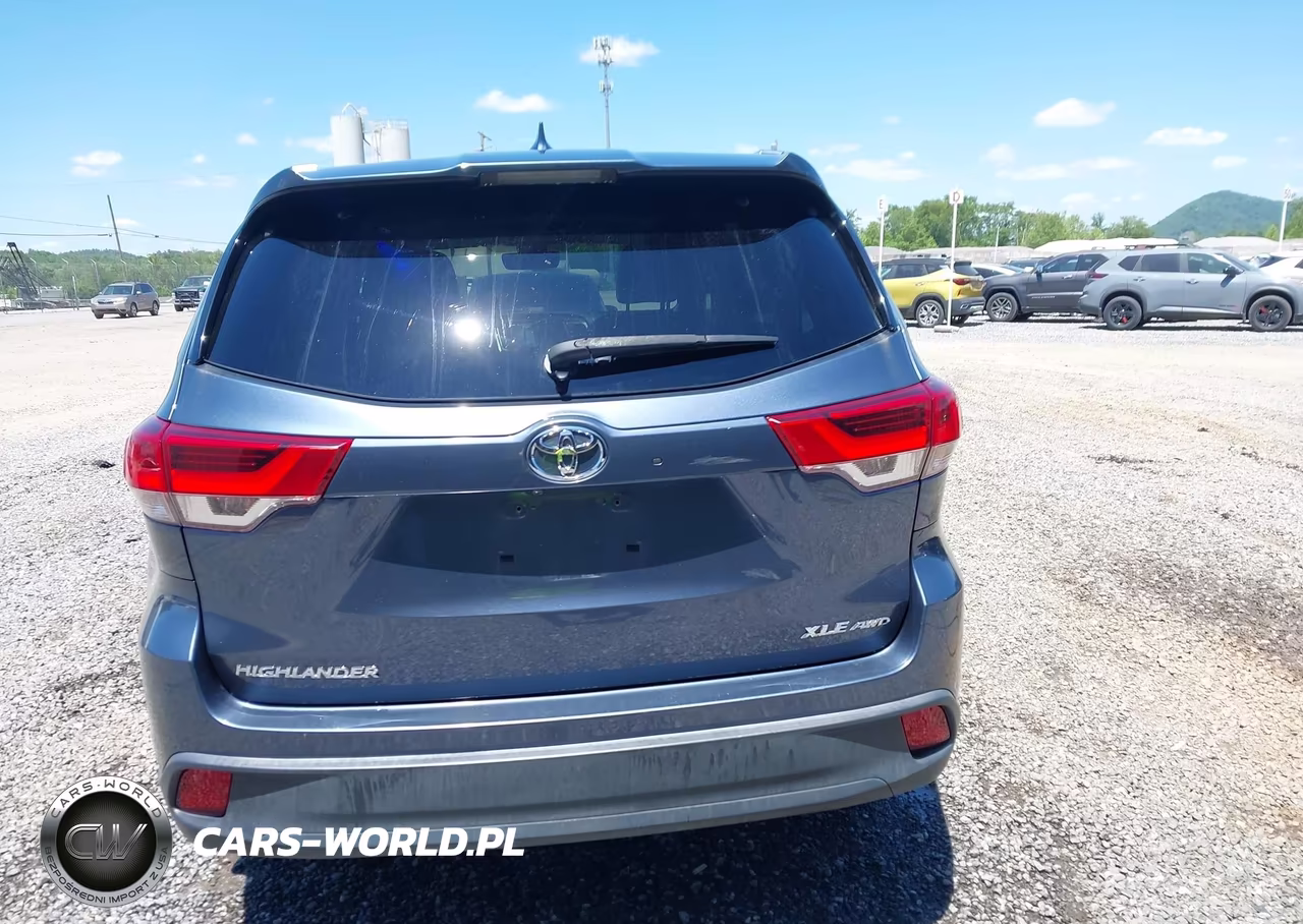 2018 Toyota Highlander Xle VIN:5TDJZRFH3JS847136 - 16