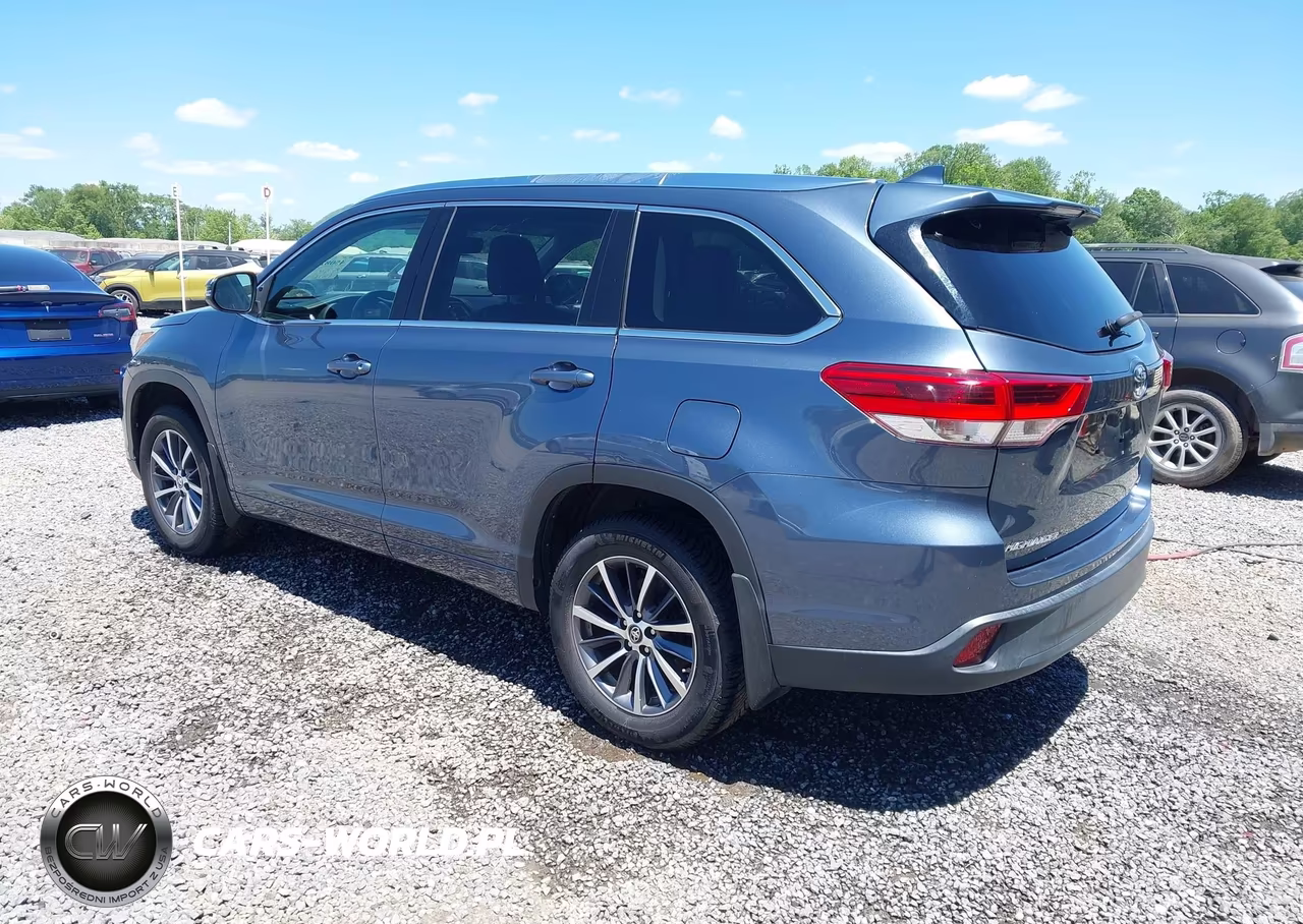 2018 Toyota Highlander Xle VIN:5TDJZRFH3JS847136 - 3