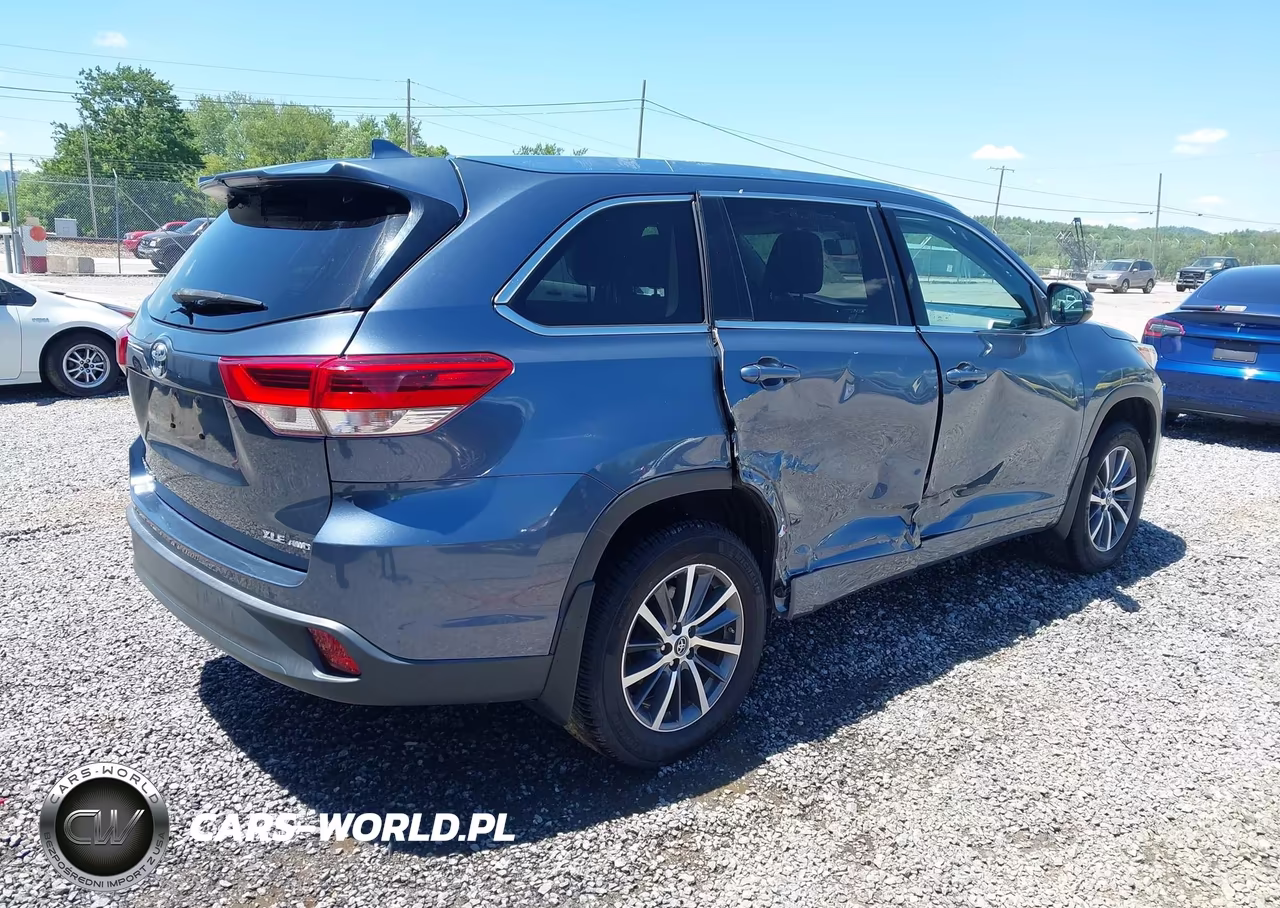 2018 Toyota Highlander Xle VIN:5TDJZRFH3JS847136 - 4