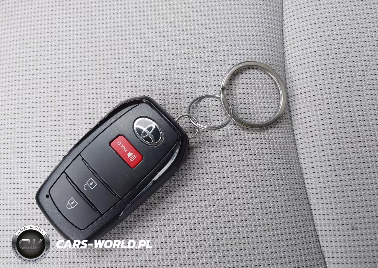 2022 Toyota Corolla Cross Le VIN:7MUCAABG2NV006256 - 11