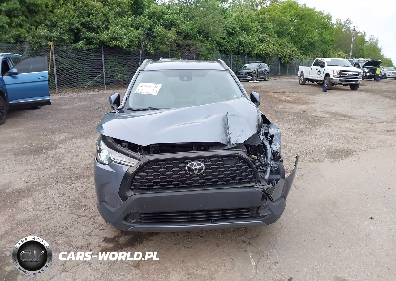 2022 Toyota Corolla Cross Le VIN:7MUCAABG2NV006256 - 12