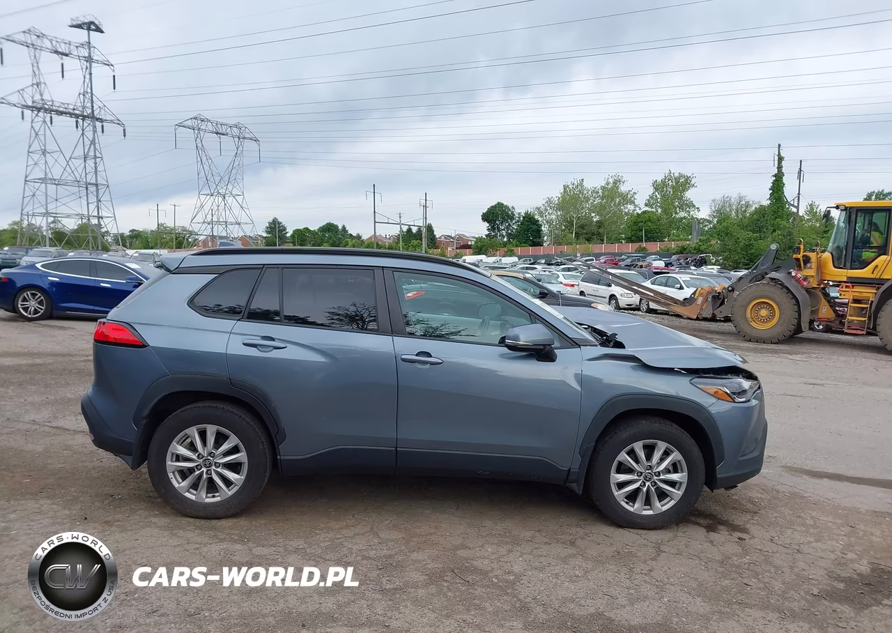 2022 Toyota Corolla Cross Le VIN:7MUCAABG2NV006256 - 13
