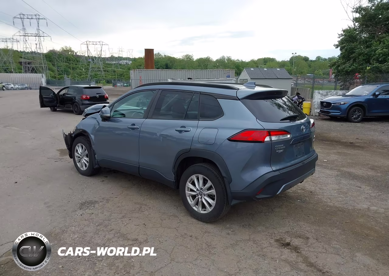 2022 Toyota Corolla Cross Le VIN:7MUCAABG2NV006256 - 3