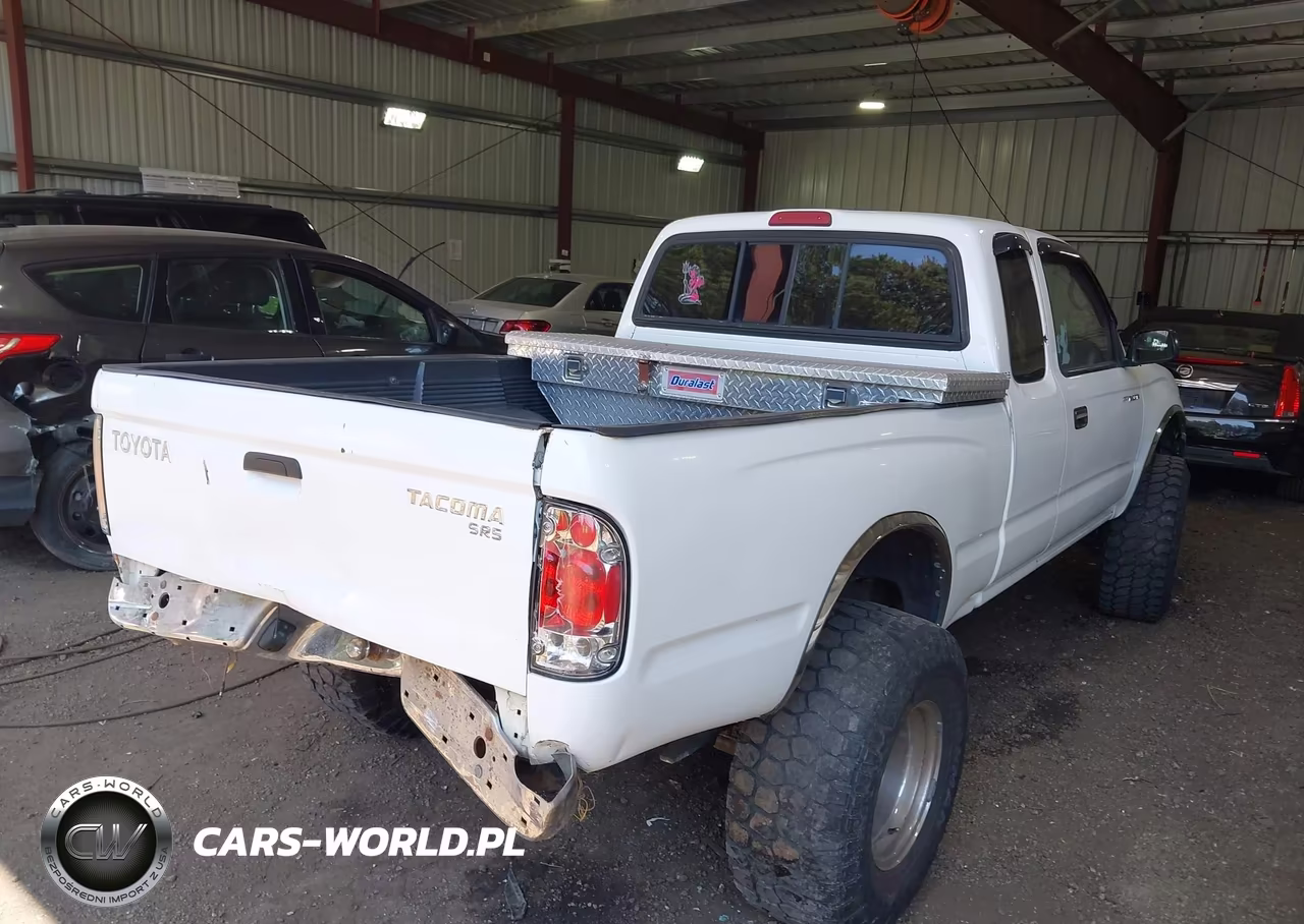 1999 Toyota Tacoma VIN:4TAWM72N1XZ464075 - 4