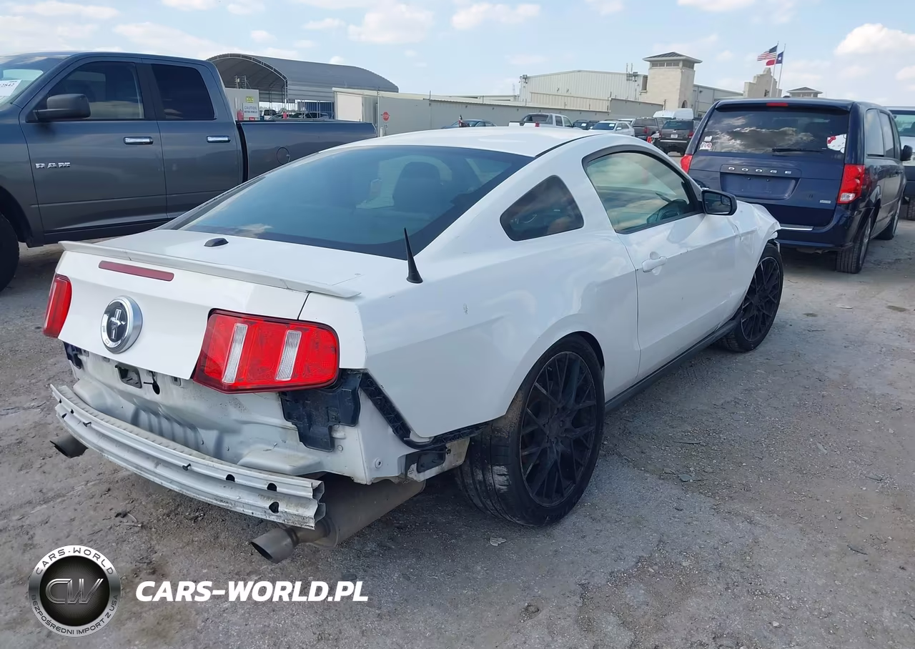 2012 Ford Mustang V6 Premium VIN:1ZVBP8AM6C5205606 - 4