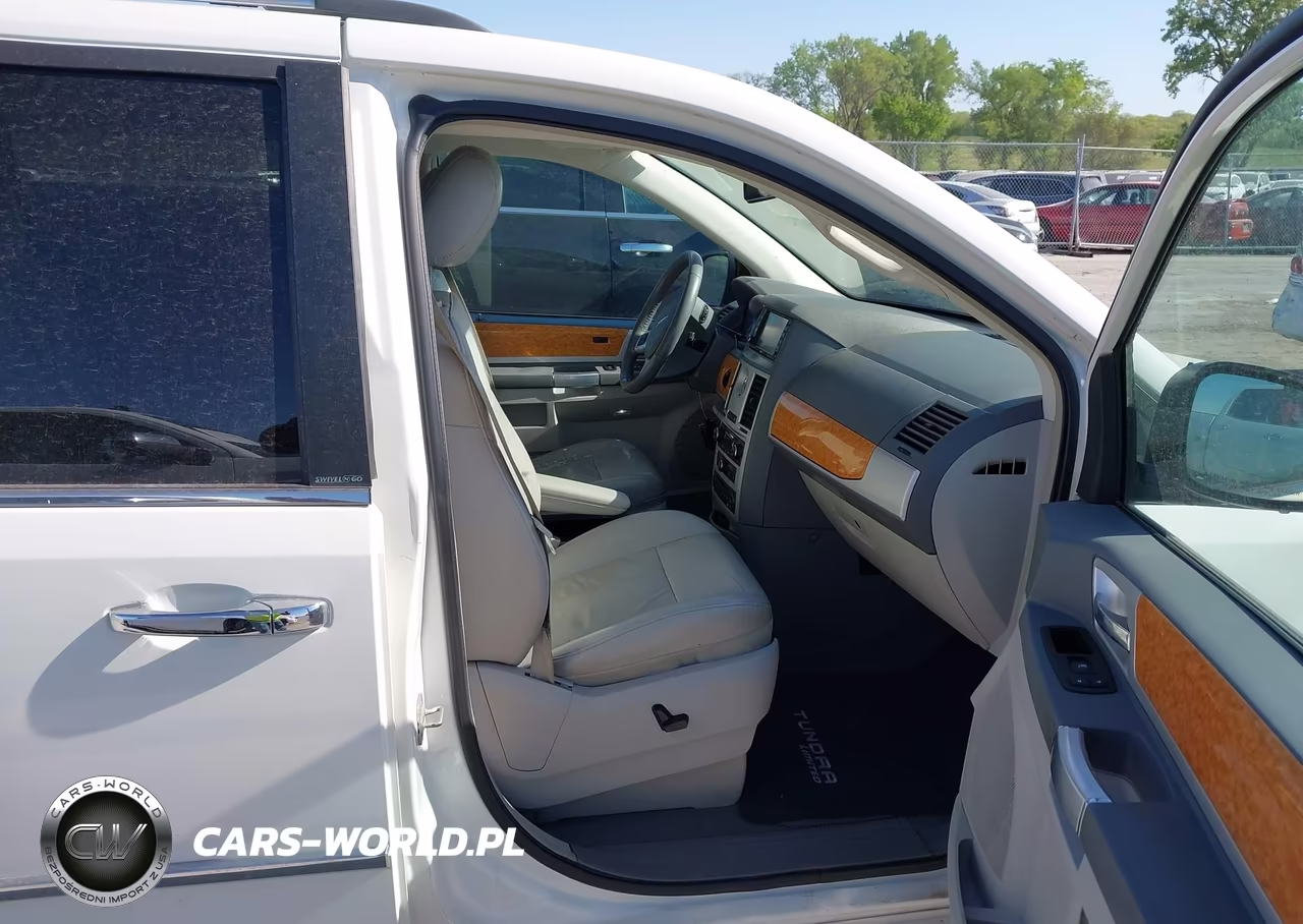2008 Chrysler Town & Country Limited VIN:2A8HR64X98R134700 - 5
