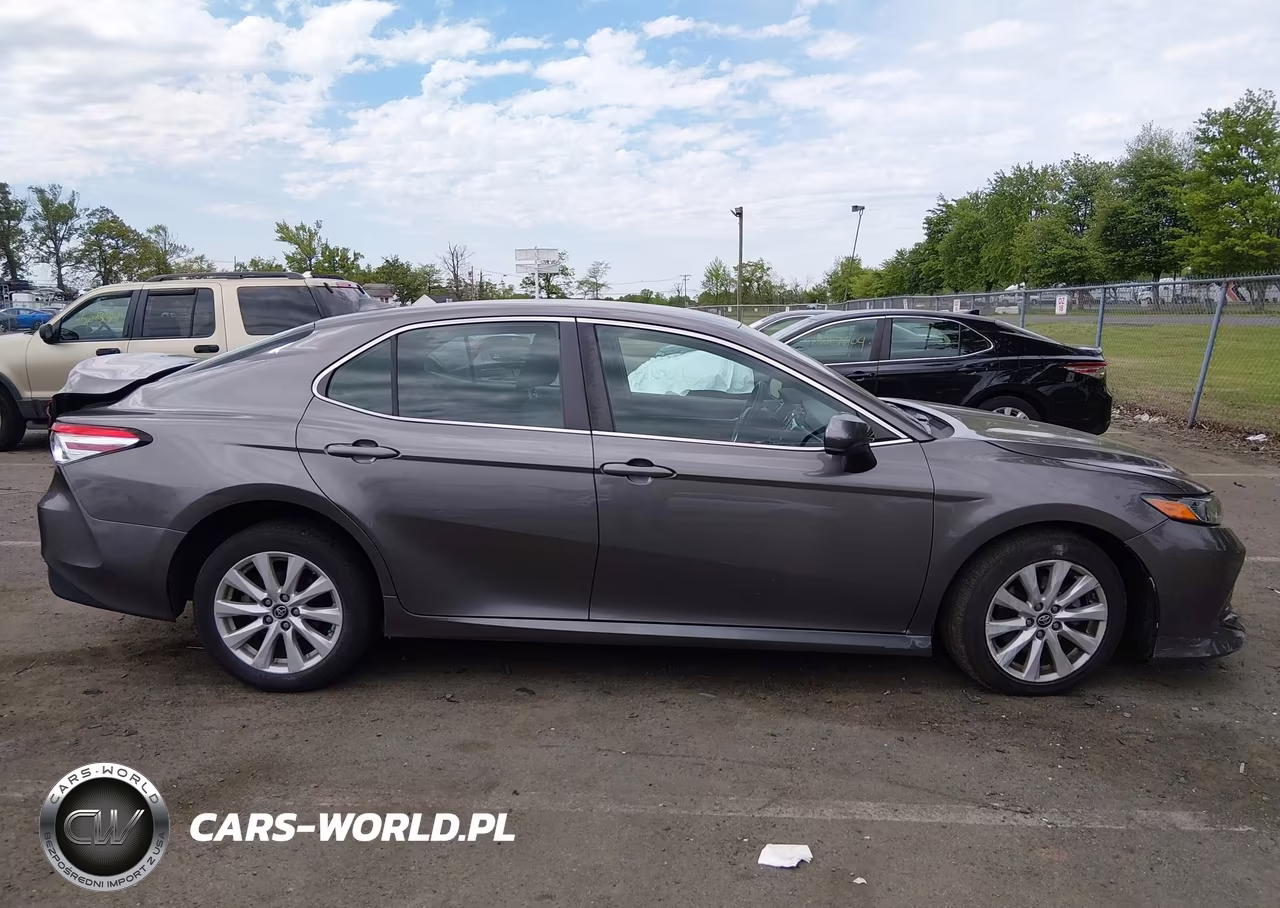 2019 Toyota Camry Le VIN:4T1B11HK5KU856841 - 13