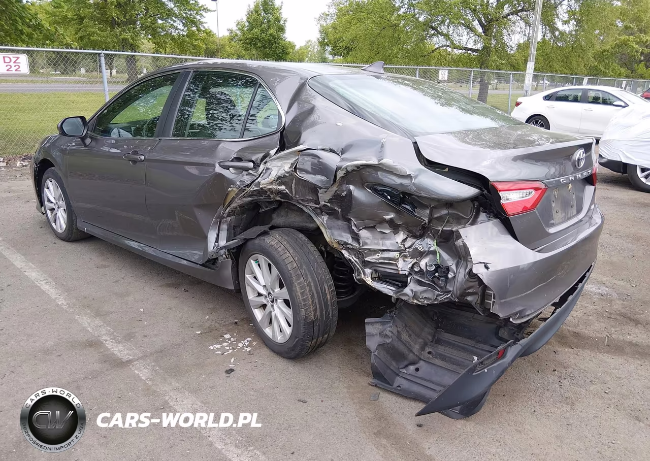 2019 Toyota Camry Le VIN:4T1B11HK5KU856841 - 3