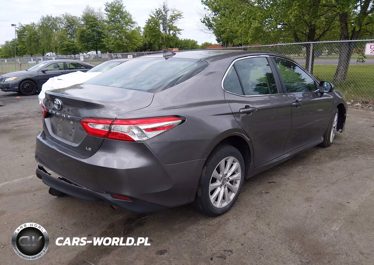2019 Toyota Camry Le VIN:4T1B11HK5KU856841 - 4