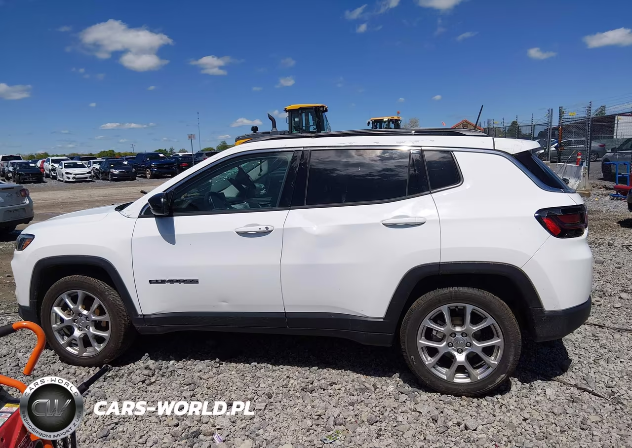 2022 Jeep Compass Latitude Lux 4X4 VIN:3C4NJDFB3NT231990 - 15