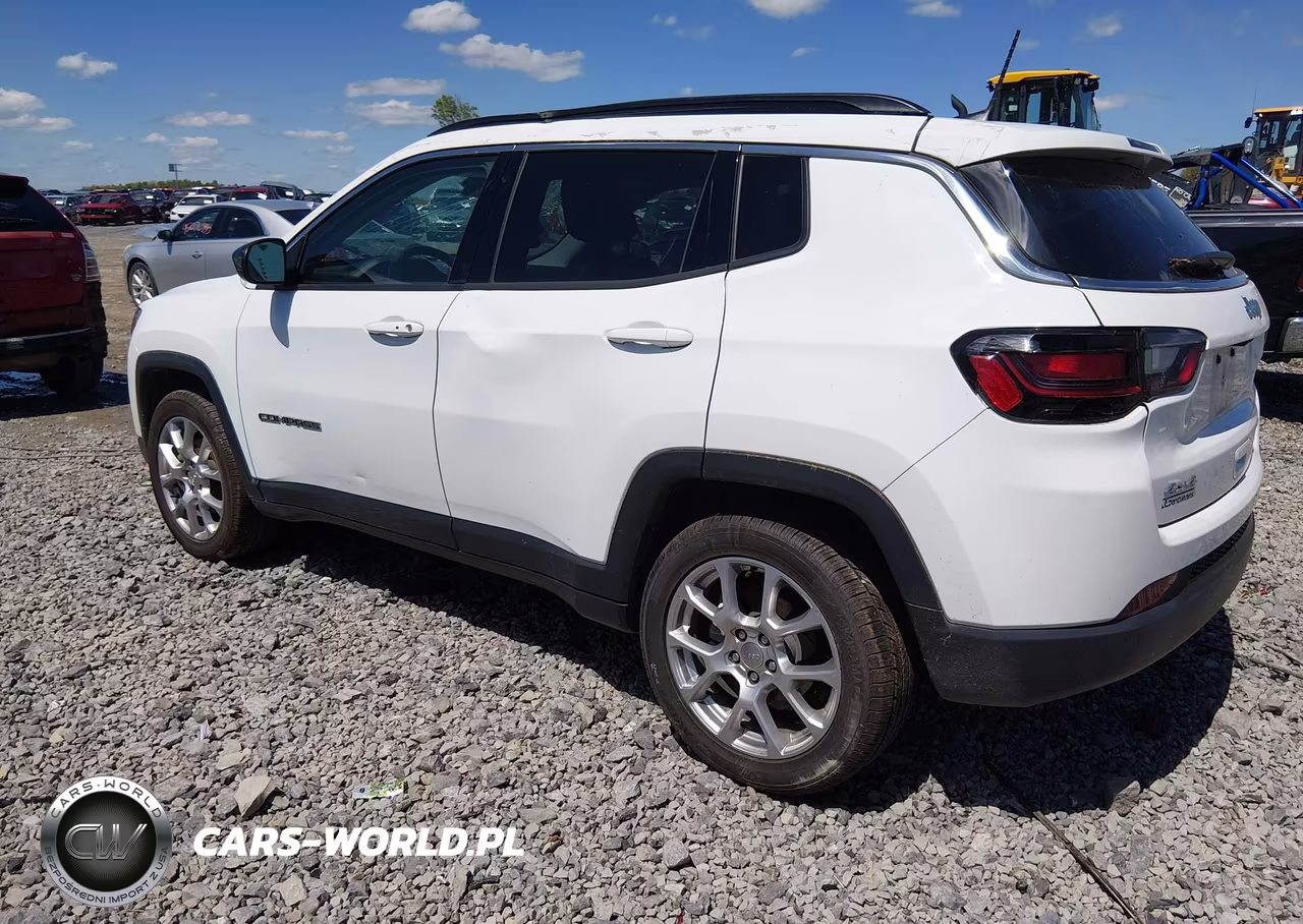 2022 Jeep Compass Latitude Lux 4X4 VIN:3C4NJDFB3NT231990 - 3