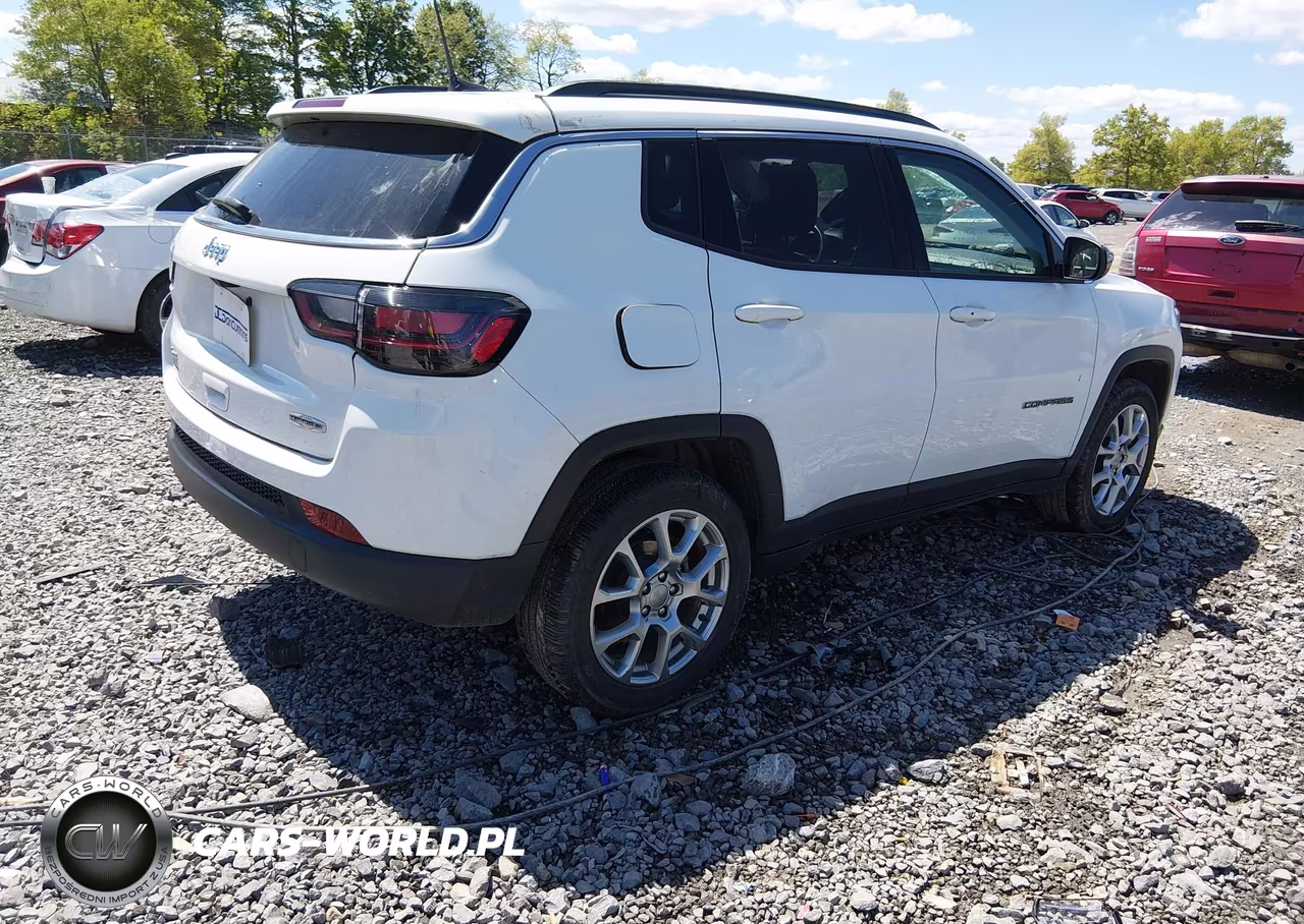 2022 Jeep Compass Latitude Lux 4X4 VIN:3C4NJDFB3NT231990 - 4