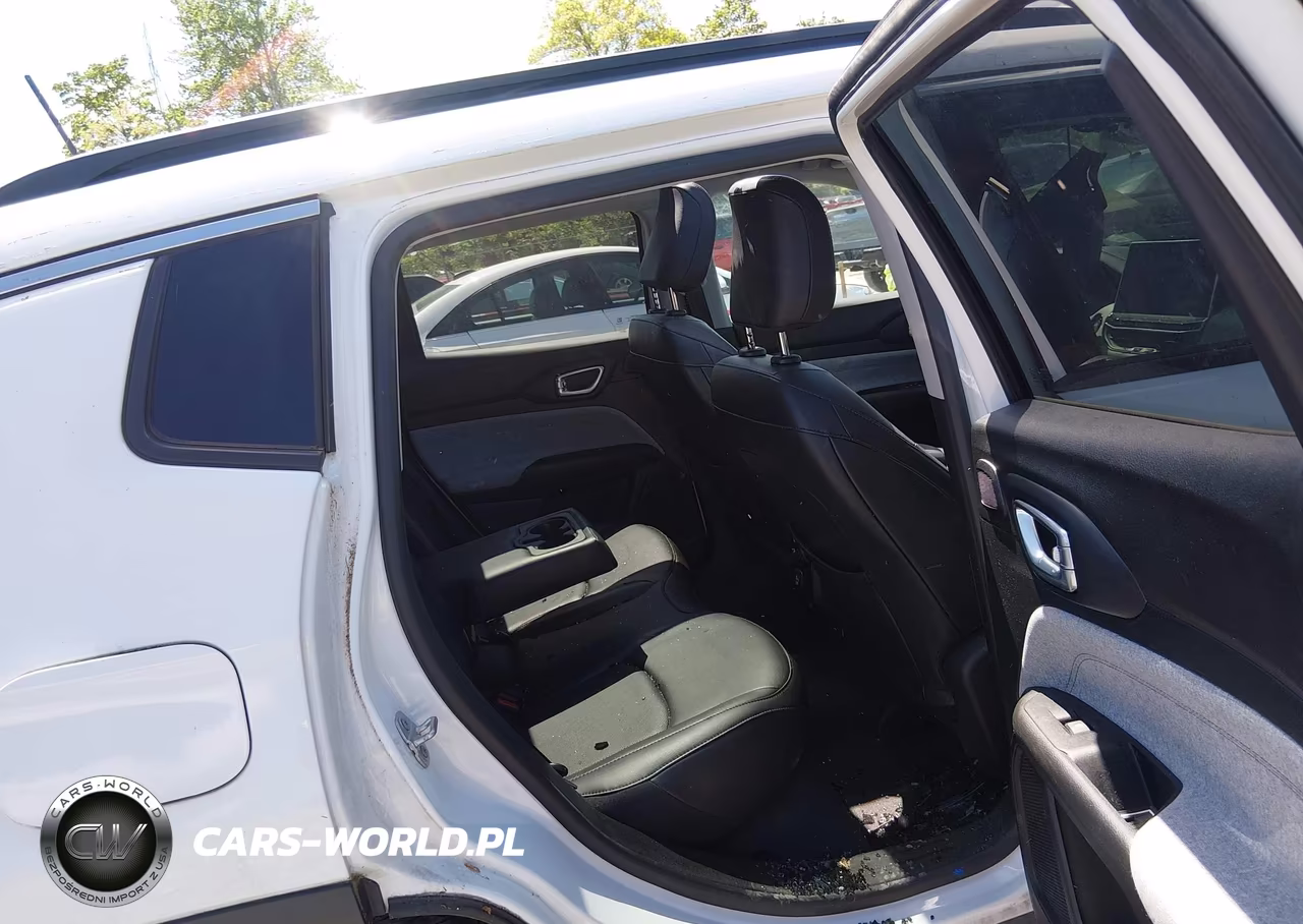 2022 Jeep Compass Latitude Lux 4X4 VIN:3C4NJDFB3NT231990 - 8
