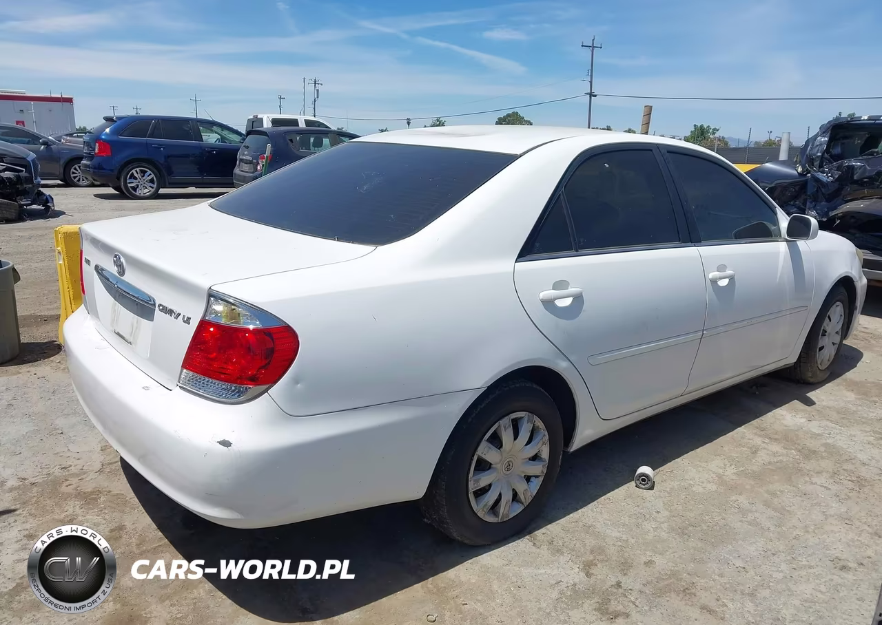 2005 Toyota Camry Le VIN:4T1BE32KX5U604466 - 4