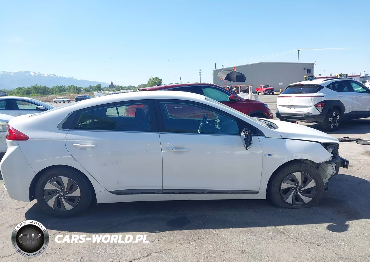 2018 Hyundai Ioniq Hybrid Sel VIN:KMHC75LCXJU071711 - 14