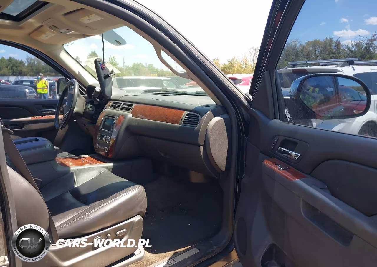 2010 Chevrolet Tahoe Ltz VIN:1GNUKCE02AR200503 - 5