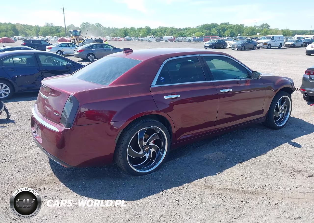2018 Chrysler 300 Limited VIN:2C3CCAEG8JH159589 - 4