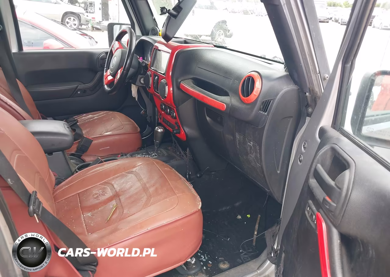 2014 Jeep Wrangler Unlimited Sport VIN:1C4BJWDG9EL307107 - 5