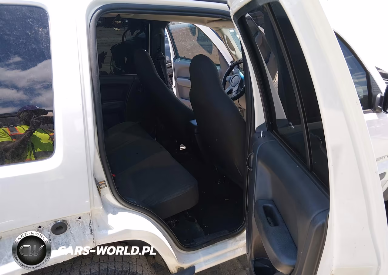 2004 Jeep Liberty Sport VIN:1J4GL48K84W328363 - 8