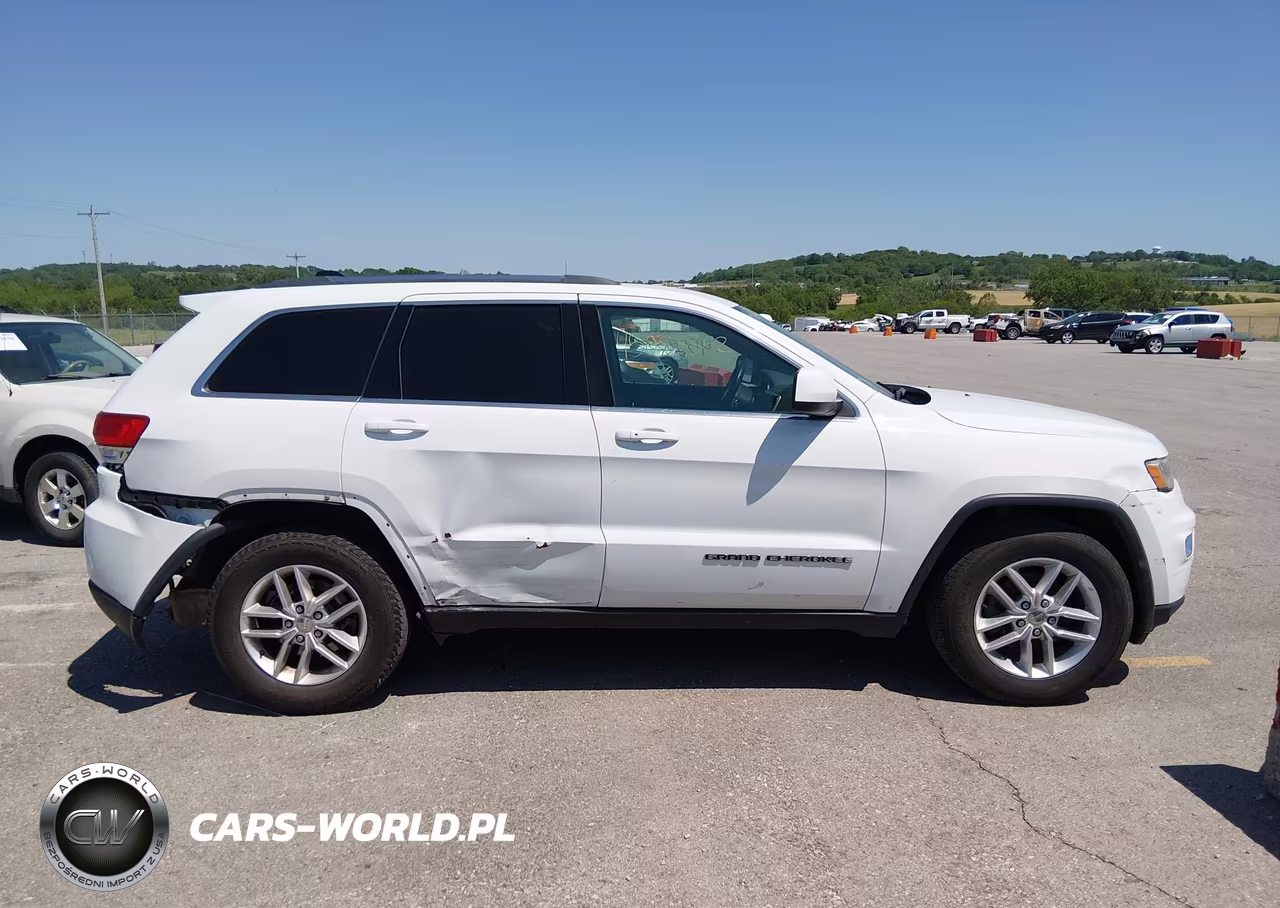 2017 Jeep Grand Cherokee Laredo 4X2 VIN:1C4RJEAG0HC621522 - 13