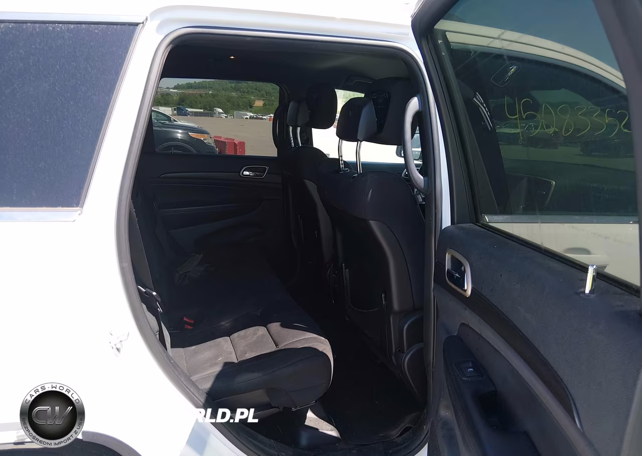 2017 Jeep Grand Cherokee Laredo 4X2 VIN:1C4RJEAG0HC621522 - 8