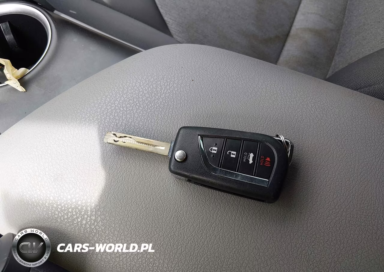 2021 Toyota Camry Le VIN:4T1C11AK6MU440718 - 11