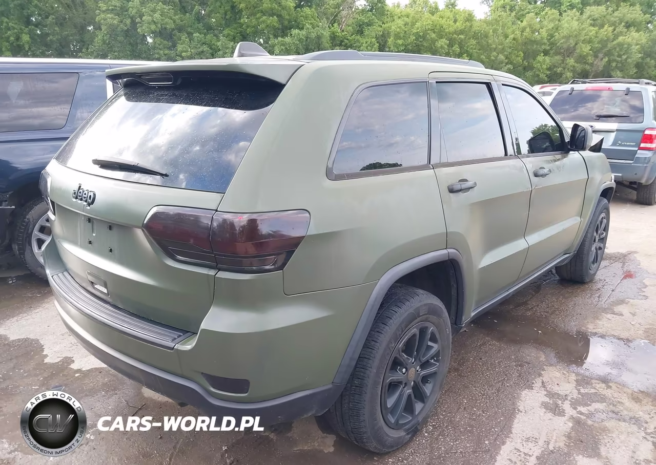 2015 Jeep Grand Cherokee Laredo VIN:1C4RJFAG5FC950817 - 4