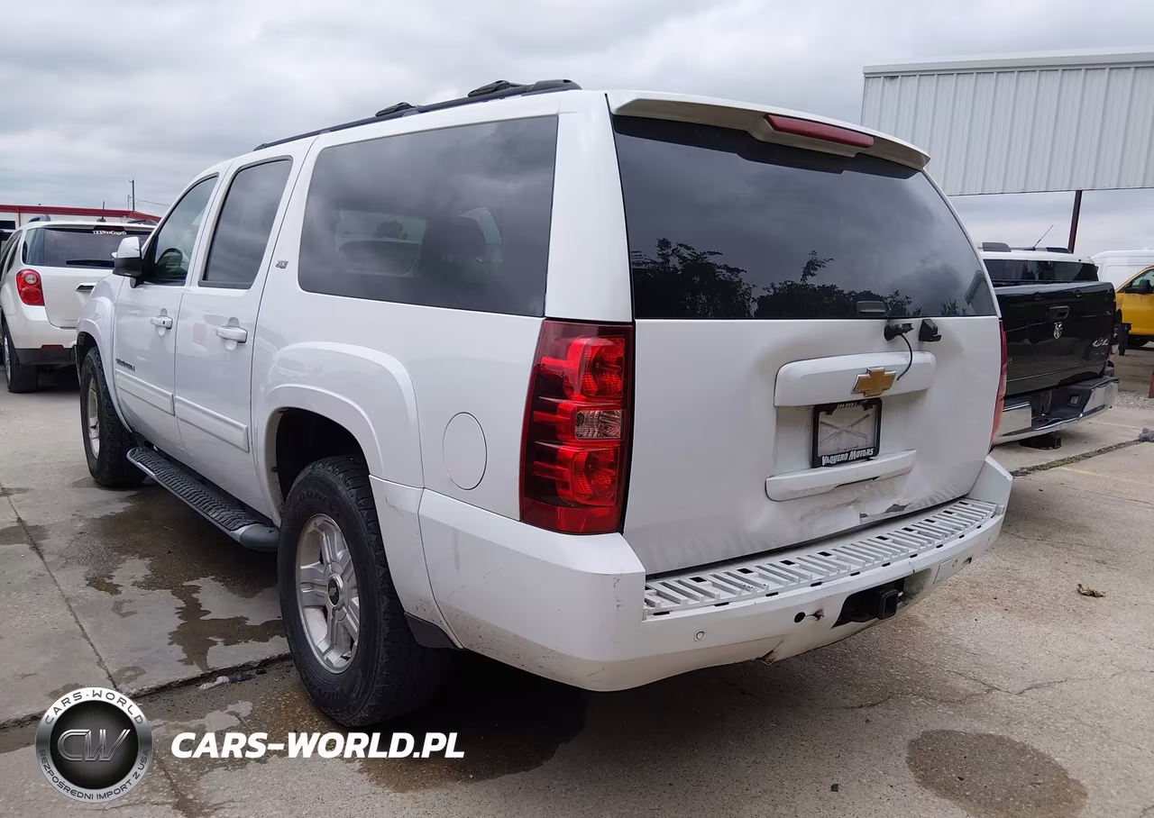 2013 Chevrolet Suburban 1500 Lt VIN:1GNSKJE77DR260497 - 3